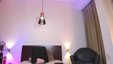 Snapshot of nora_dasilva chatting on December 10, 3:41 am Nora Da Silva online show from December 10, 3:41 am