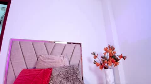 Snapshot of nora_dasilva chatting on December 14, 12:44 am Nora Da Silva online show from December 14, 12:44 am