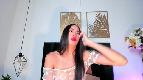 Snapshot of nora_dasilva chatting on February 4, 1:02 am Nora Da Silva online show from February 4, 1:02 am