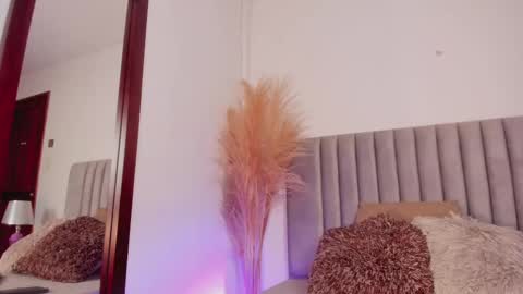 Snapshot of nora_dasilva chatting on February 27, 12:43 am Nora Da Silva online show from February 27, 12:43 am