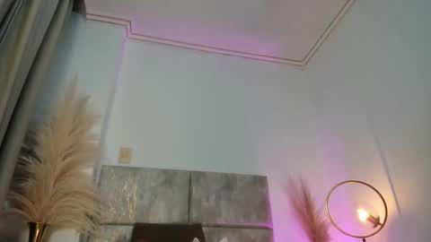 Snapshot of nora_dasilva chatting on October 4, 12:25 pm Nora Da Silva online show from October 4, 12:25 pm