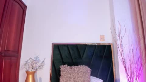 Snapshot of nora_dasilva chatting on November 11, 1:05 am Nora Da Silva online show from November 11, 1:05 am