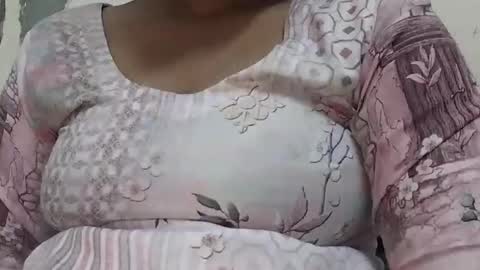 nora_roy246 online show from November 3, 4:14 am