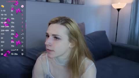 Snapshot of noradunn chatting on September 14, 10:14 am Elina online show from September 14, 10:14 am