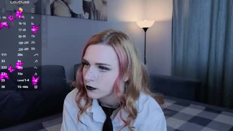 Snapshot of noradunn chatting on October 31, 9:54 am Elina online show from October 31, 9:54 am