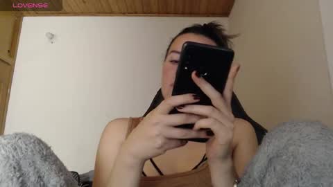 noreen_ online show from November 15, 10:37 pm