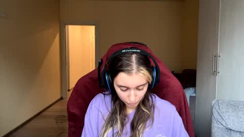 Elena online show from April 7, 1:00 pm