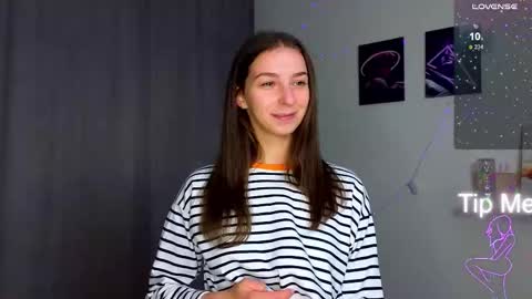 Snapshot of not_yourtoy chatting on October 1, 2:12 pm Hello My name is Helene NTMU Finger up if u like what u see online show from October 1, 2:12 pm