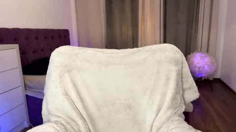 Tina online show from November 18, 8:24 pm