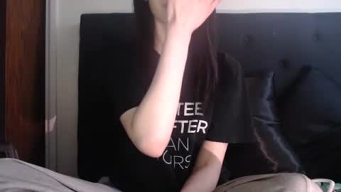 Snapshot of novafrey chatting on November 11, 9:26 pm Olivia online show from November 11, 9:26 pm