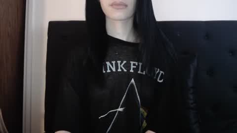 Snapshot of novafrey chatting on December 3, 9:02 pm Olivia online show from December 3, 9:02 pm