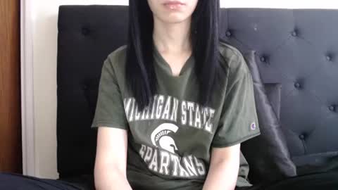 Snapshot of novafrey chatting on December 5, 7:43 pm Olivia online show from December 5, 7:43 pm