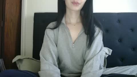 Snapshot of novafrey chatting on May 27, 1:19 pm Olivia online show from May 27, 1:19 pm