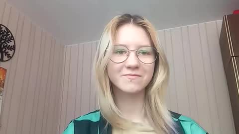 Sari  It is my first day  online show from February 6, 7:12 am