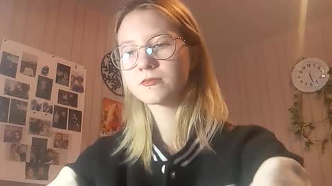 Sari  It is my first day  online show from February 9, 2:21 pm