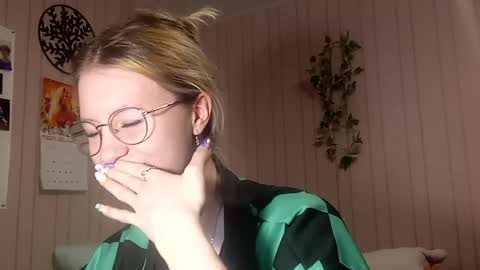 Sari  It is my first day  online show from February 25, 3:10 pm