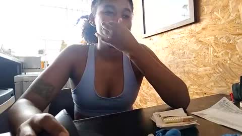 Snapshot of nude2557940 chatting on September 26, 10:14 pm Channel Cox online show from September 26, 10:14 pm