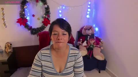 Snapshot of nuit_rose chatting on December 23, 2:35 am nuit_rose online show from December 23, 2:35 am