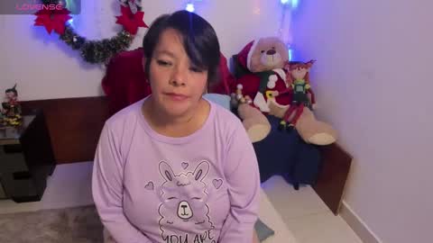 Snapshot of nuit_rose chatting on January 2, 2:54 am nuit_rose online show from January 2, 2:54 am