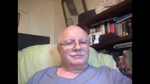 nukiss online show from October 27, 1:15 pm