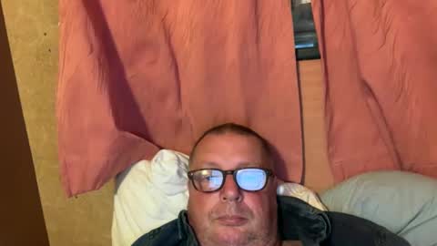 Snapshot of nurod chatting on October 15, 5:40 am nurod online show from October 15, 5:40 am