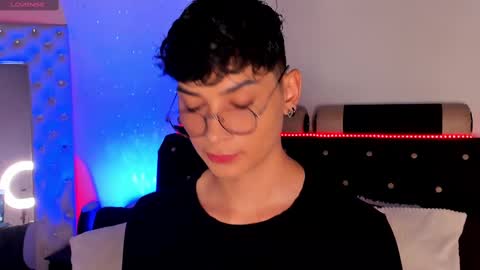 Snapshot of nut_foxx chatting on November 9, 3:32 pm online show from November 9, 3:32 pm