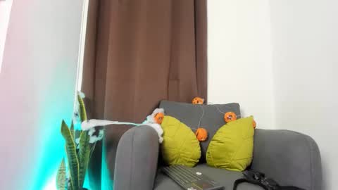 Snapshot of nyalgasai1 chatting on October 7, 10:01 am Nia online show from October 7, 10:01 am