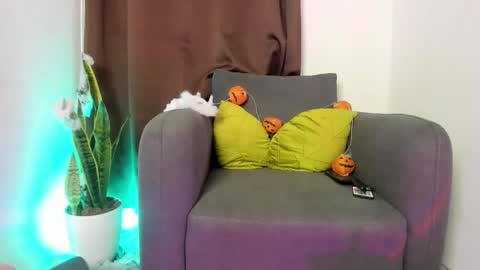 Snapshot of nyalgasai1 chatting on October 12, 12:09 am Nia online show from October 12, 12:09 am