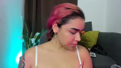 Nia online show from October 31, 3:07 am