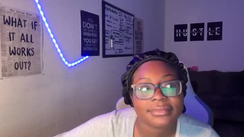 Snapshot of nybellaho chatting on February 7, 6:56 am bella2sexy online show from February 7, 6:56 am