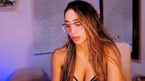 Snapshot of nycole_1988 chatting on November 9, 1:59 am Nycole online show from November 9, 1:59 am