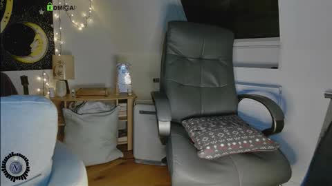 Snapshot of nyl0nnickb0y chatting on December 2, 9:21 pm Nyl0nnickb0y online show from December 2, 9:21 pm