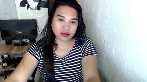 Snapshot of nylecummer chatting on December 15, 1:24 am nylecummer online show from December 15, 1:24 am
