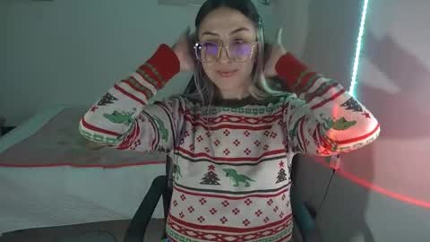 Snapshot of nymph_frida chatting on December 14, 6:30 am Frida online show from December 14, 6:30 am