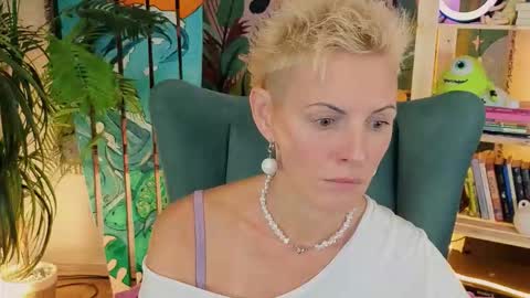 nymphvariety online show from September 19, 5:20 am