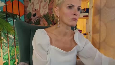 nymphvariety online show from September 21, 5:31 am