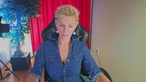 nymphvariety online show from October 3, 5:26 am