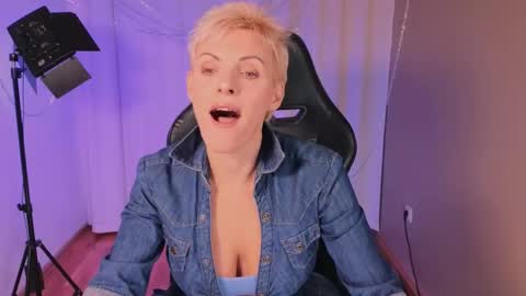 nymphvariety online show from November 9, 5:50 am