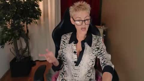 nymphvariety online show from November 29, 5:32 am