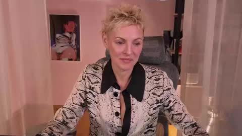 nymphvariety online show from December 2, 5:13 am