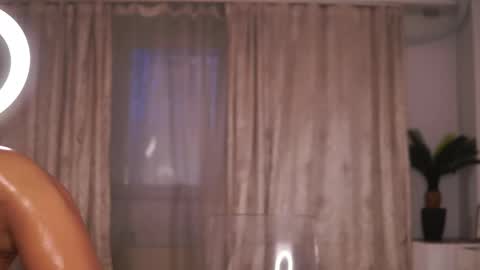 Snapshot of nyrobinova chatting on February 28, 10:20 am nyrobinova online show from February 28, 10:20 am