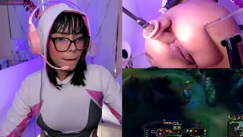 Snapshot of nyveth chatting on November 6, 6:36 am Nyvet online show from November 6, 6:36 am