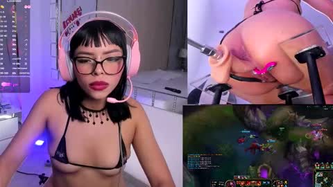 Snapshot of nyveth chatting on November 11, 6:13 am Nyvet online show from November 11, 6:13 am