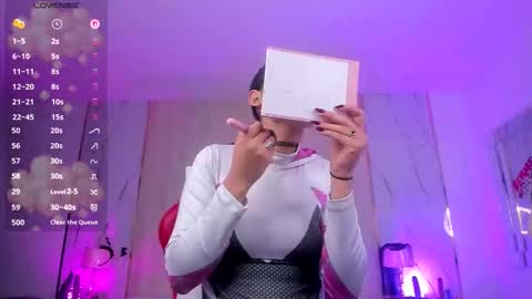 Snapshot of nyveth chatting on December 14, 12:43 pm Nyvet online show from December 14, 12:43 pm