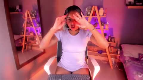 Snapshot of nyxmoonhells chatting on September 17, 7:59 pm Nyx online show from September 17, 7:59 pm