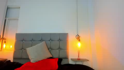 Snapshot of oasis_ossa chatting on December 8, 5:39 am Lyam online show from December 8, 5:39 am