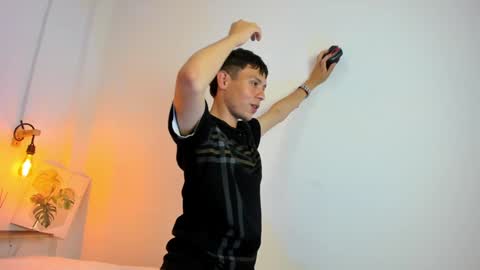 Snapshot of oasis_ossa chatting on December 9, 5:07 am Lyam online show from December 9, 5:07 am