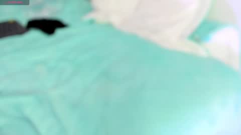 Snapshot of oasis_ossa chatting on December 15, 8:41 am Lyam online show from December 15, 8:41 am