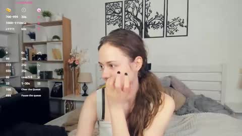 Elis online show from March 2, 8:04 pm