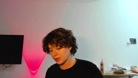 Evie online show from April 7, 1:22 pm